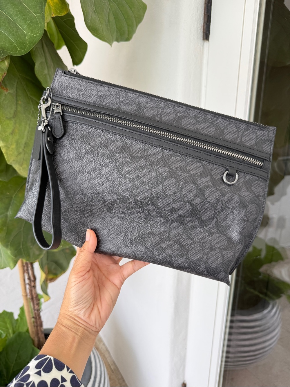 Coach Carry All Pouch In Signature Canvas CY985